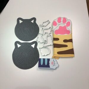 Cats in the Kitchen! Brand New!